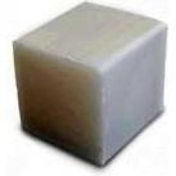Jabón de coco ecológico. Ideal para lavar los pañales, las manchas difíciles e incluso para lavar a mano lana o prendas delicadas. Deja un delicado aroma por su extracto natural de cítricos. Peso: 300 gr.